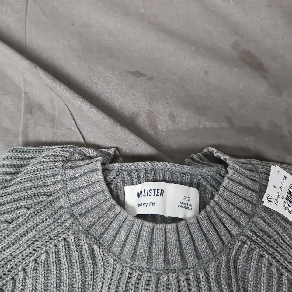 HOLLISTER GREY KNIT SWEATER – BOXY FIT, XS