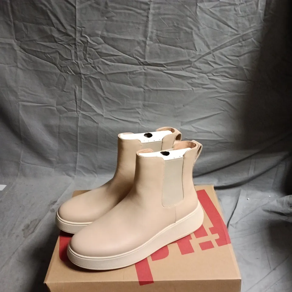 FITFLOP F-MODE LEATHER FLATFORM CHELSEA BOOTS – CLASSIC BEIGE, UK 6.5