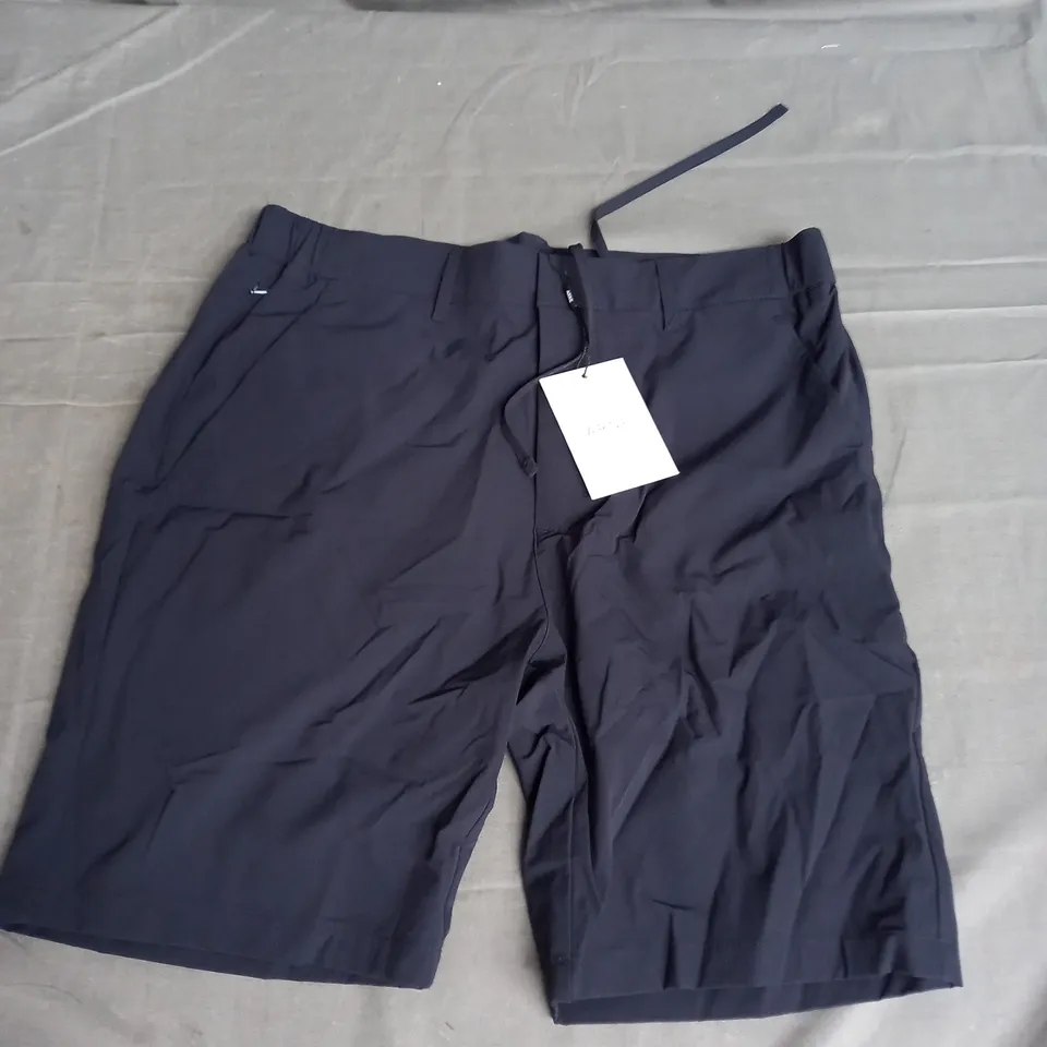 ARNE TECHNICAL TAILORED SHORT IN NAVY SIZE M