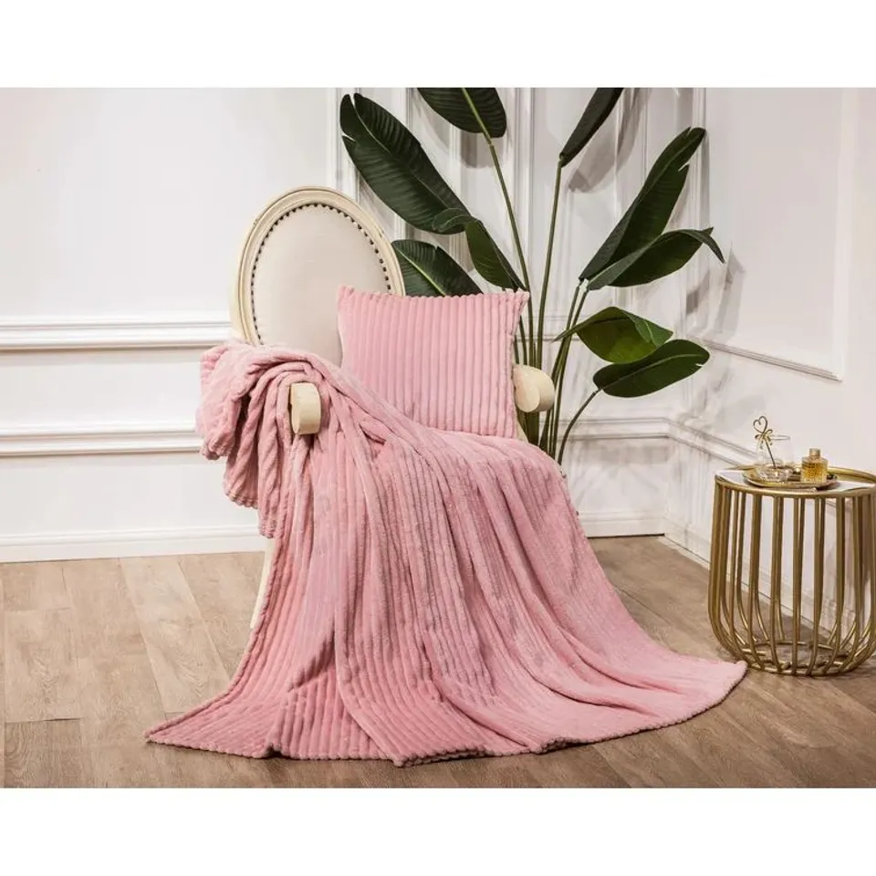 BAGGED THROW BLANKET
