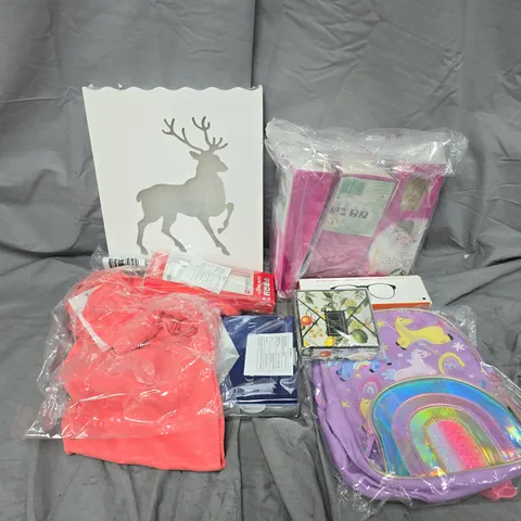 APPROXIMATELY 20 ASSORTED ITEMS TO INCLUDE EAU DE PARFUM TRIO, UNICORN BAG, READING GLASSES, ETC