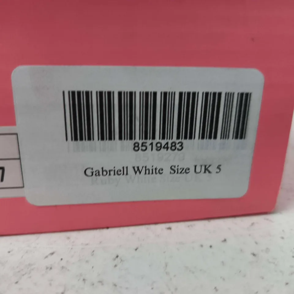 BOXED PAIR OF GABRIELL WHITE GIRLS' WHITE MARY-JANE SHOES – UK 5