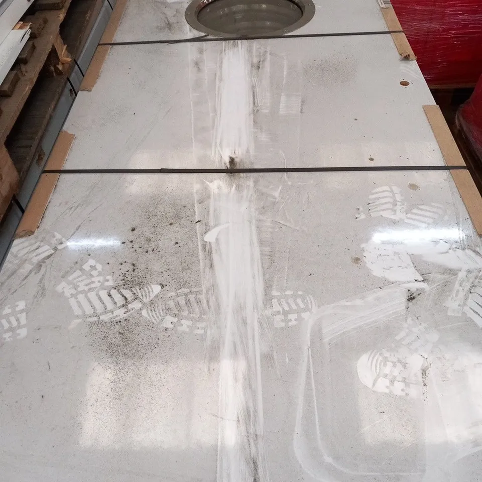 PALLET OF APPROXIMATELY 11 ASSORTED DOORS