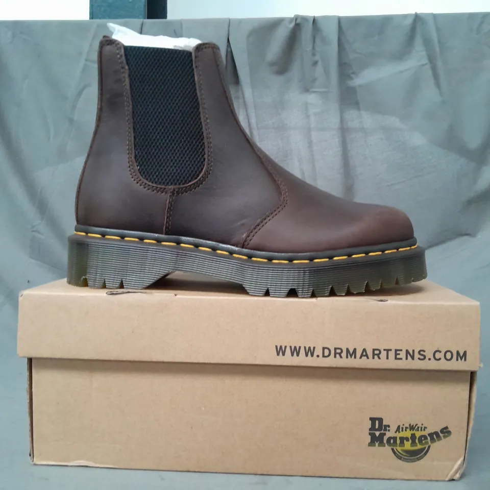 BOXED PAIR OF DR MARTENS 2976 BEX ANKLE BOOTS IN DARK BROWN UK SIZE 6