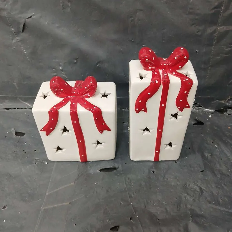 CHRISTMAS THEMED LIGHT UP PRESENTS 