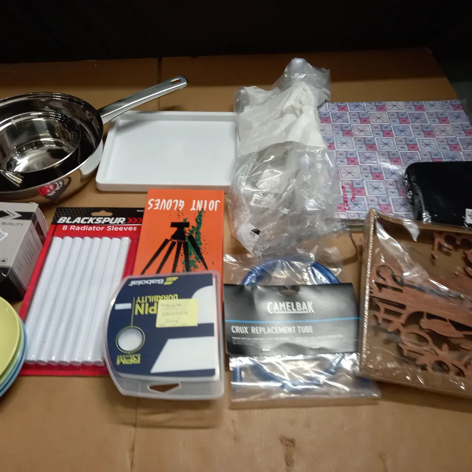 LARGE QUANTITY OF ASSORTED HOUSEHOLD ITEMS TO INCLUDE PANS, JOINT GLOVES AND BINOCULARS