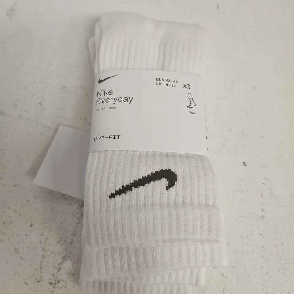 NIKE EVERYDAY CREW SOCKS – WHITE, 8-11