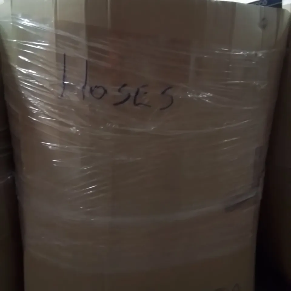 PALLET CONTAINING A LARGE QUANTITY OF HOSES
