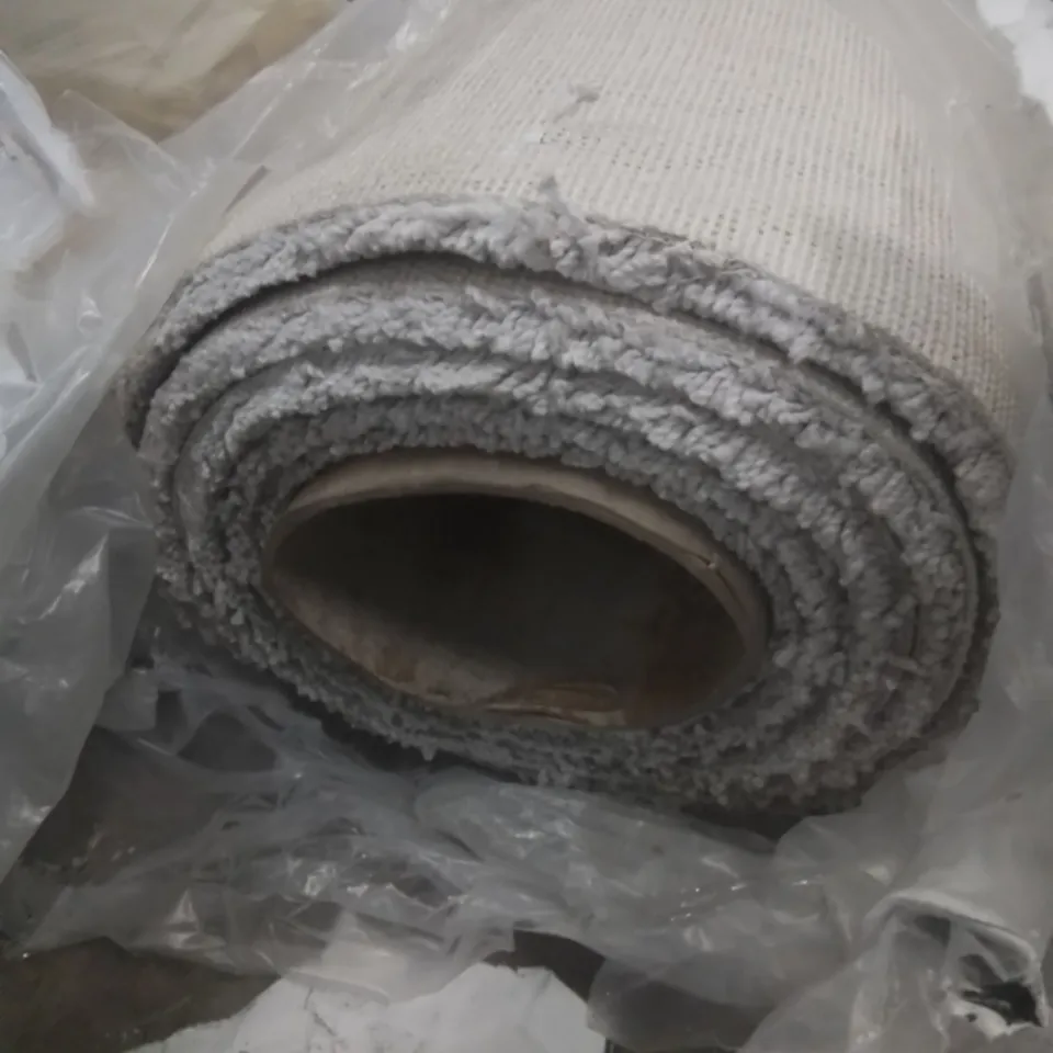 ROLL OF QUALITY HEARTLAND HEATHERS SQUIRREL CARPET // SIZE: APPROXIMATELY 3.4 X 5M