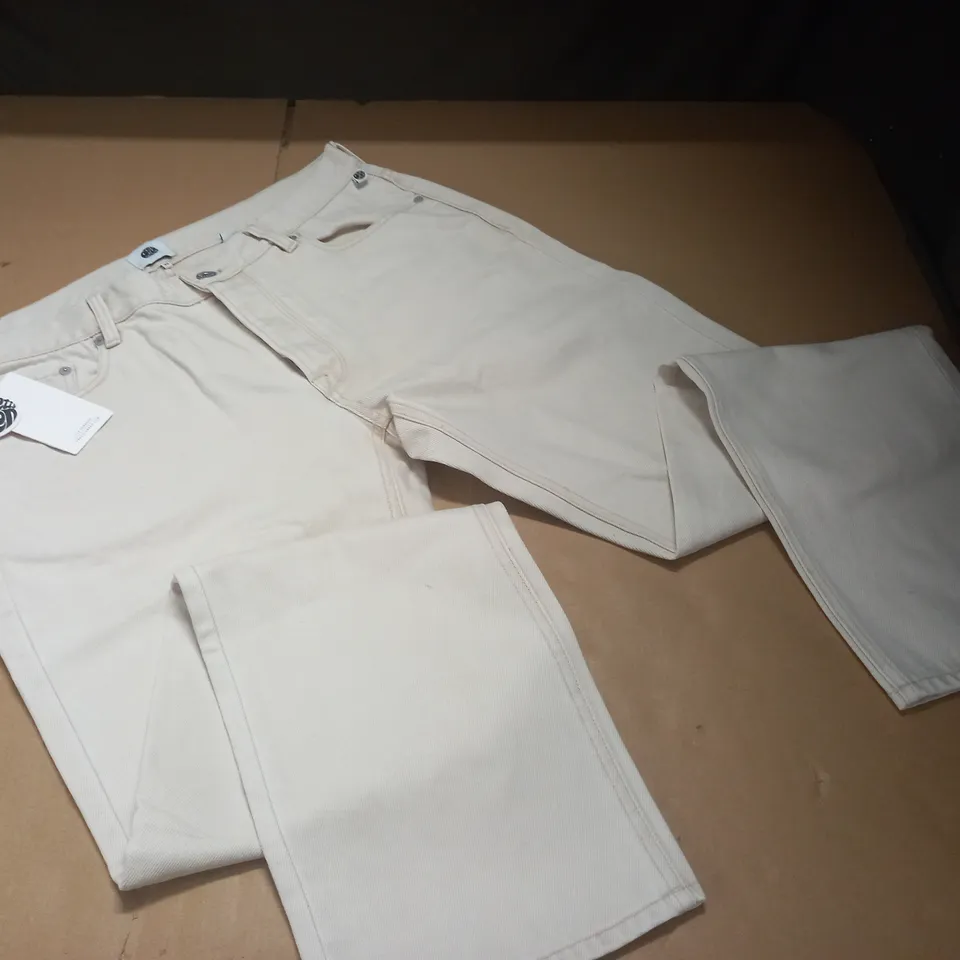 PRETTY GREEN MENS COMPTON JEANS IN STONE - 36
