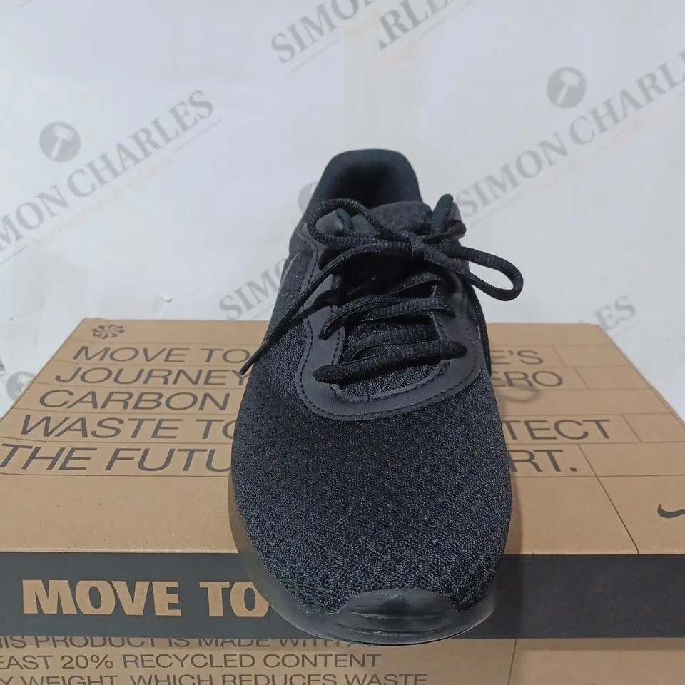 BOXED NIKE TANJUN BLACK TRAINER - UK 8
