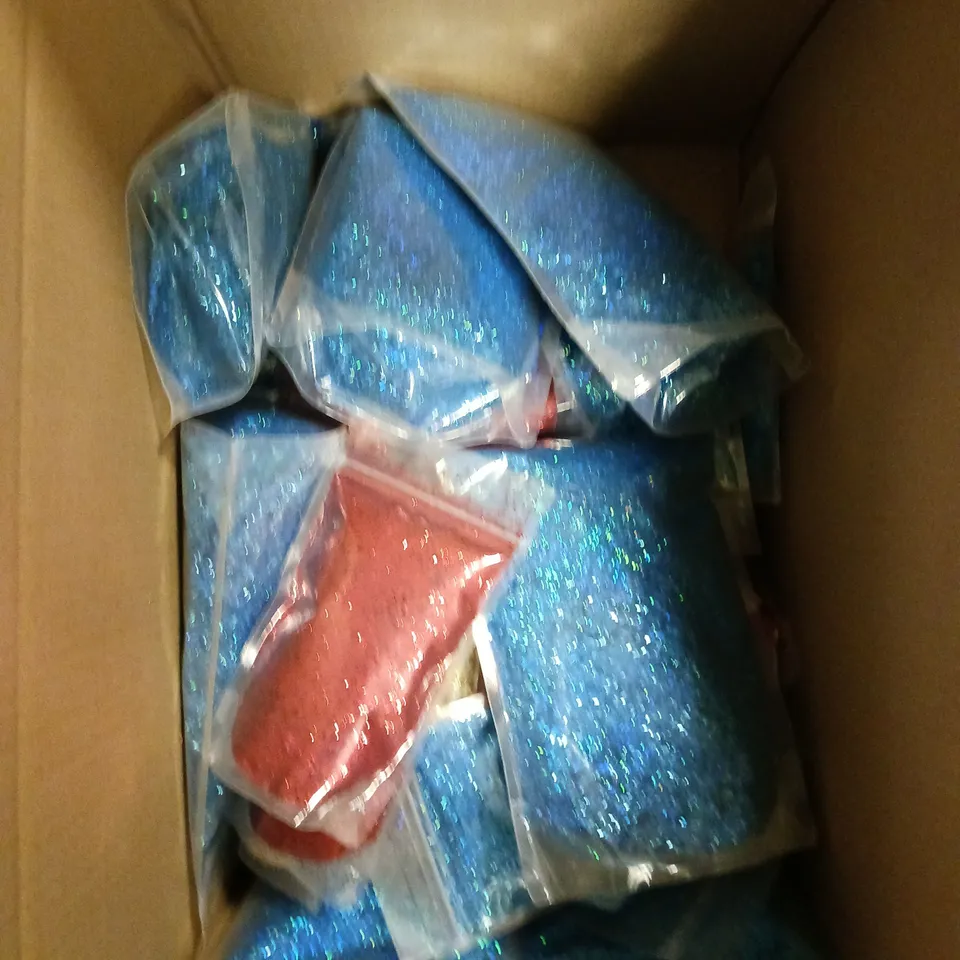 APPROXIMATELY 10 POUCHES OF GLITTER ASSORTED COLOURS AND SIZE - COLLECTION ONLY