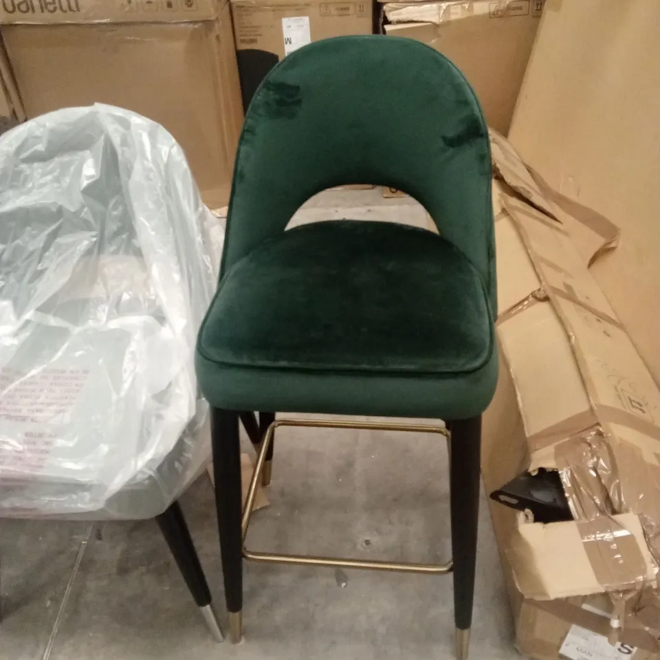 DANETTI GREEN VELVET BAR STOOL