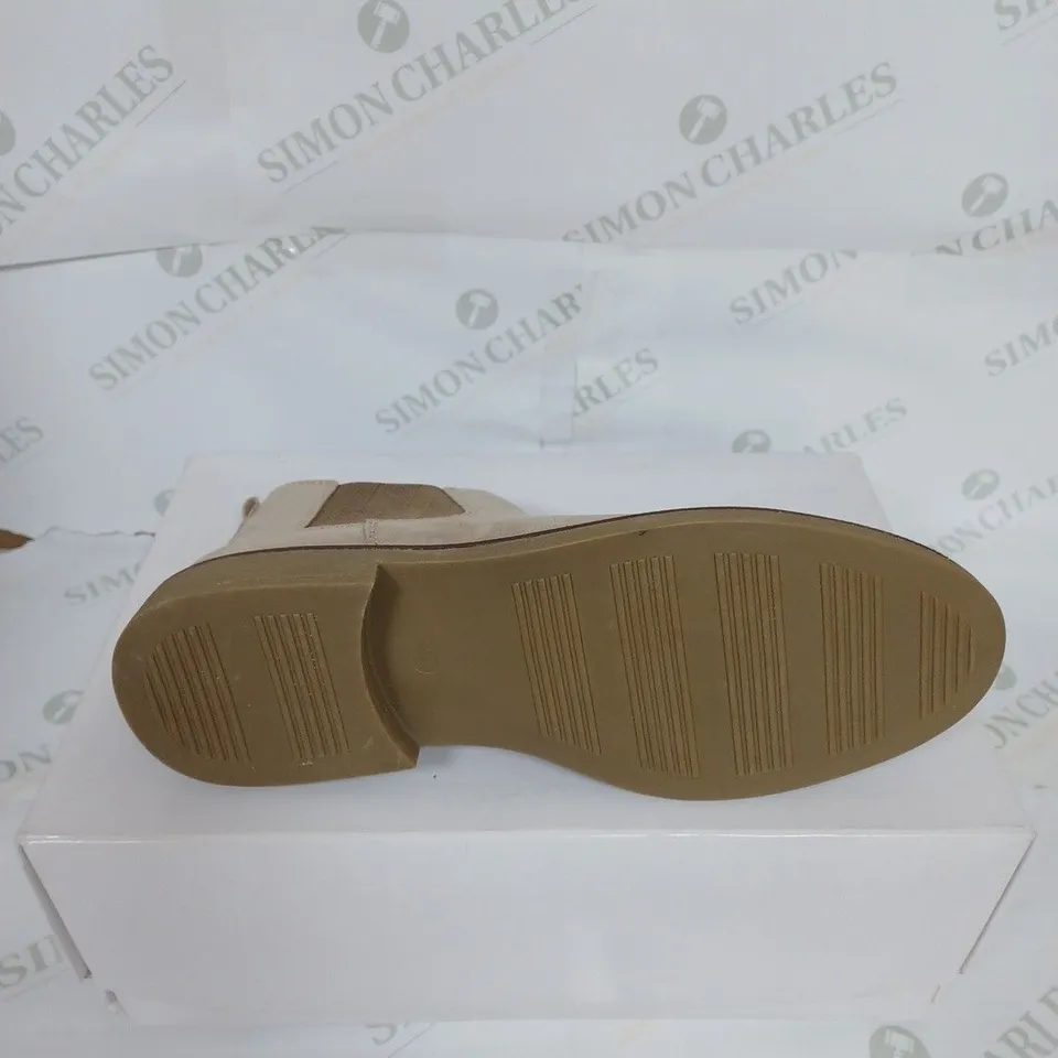 BOXED MENS MARSH MICROSUEDE SHOES IN SAND SIZE 10
