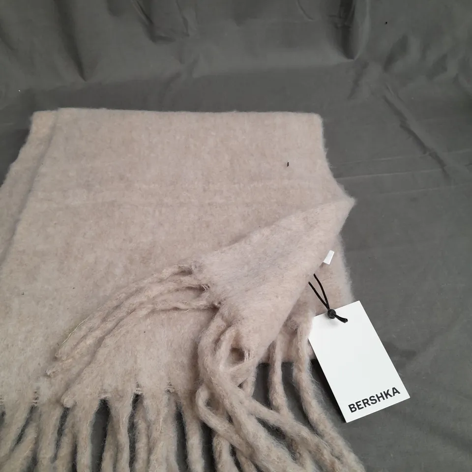 BERSHKA CREAM LARGE SCARF 