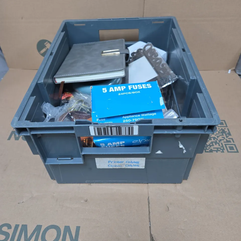 TOTE OF APPROXIMATELY 12 ASSORTED HOUSEHOLD ITEMS TO INCLUDE NOTEPAD/DIARY, PIZZA CUTTER, FUSES, TOMMEE TIPPEE ETC