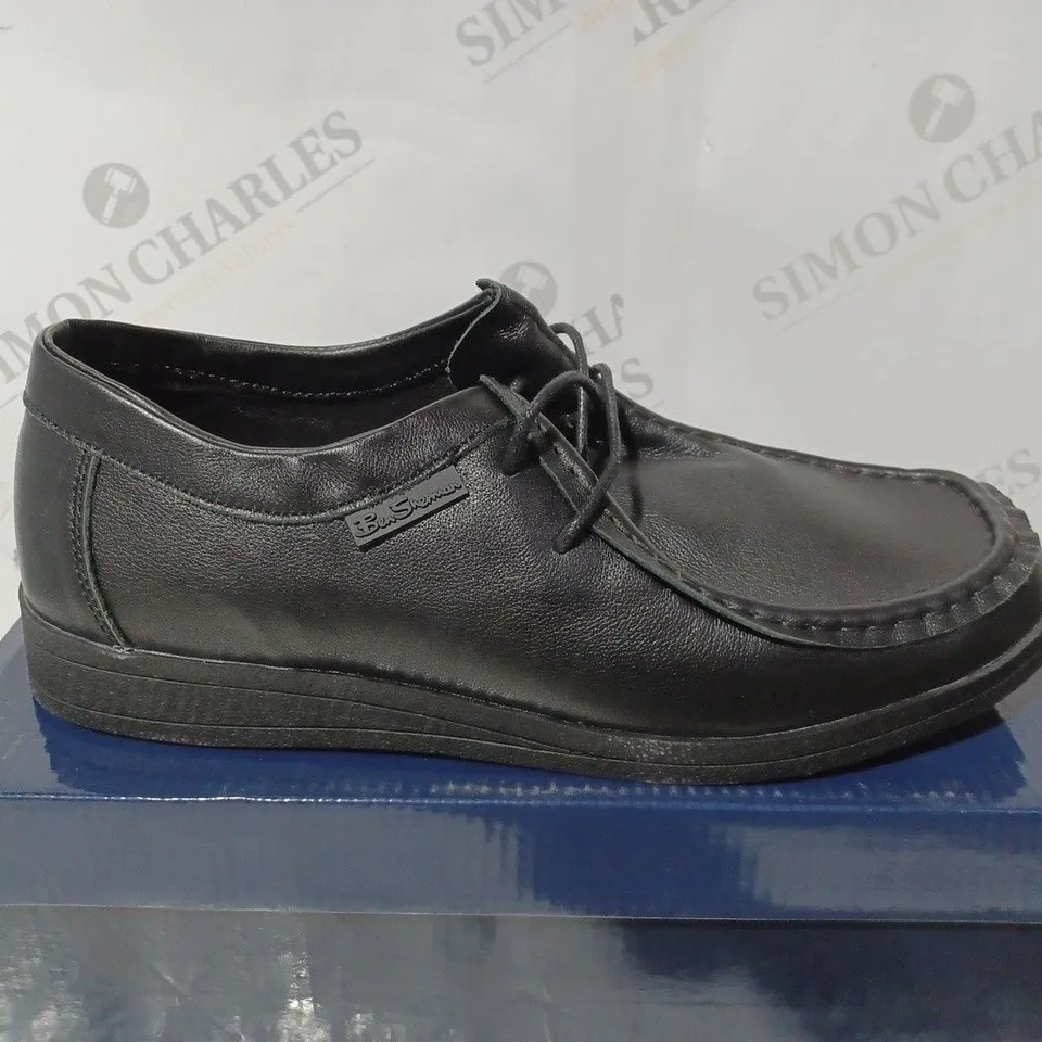 BOXED BEN SHERMAN QUD WALLABEE SHOE - SIZE 9