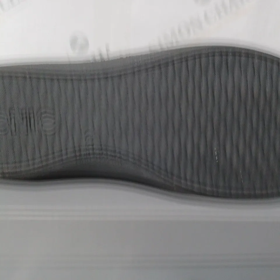 VIONIC VELCRO BLACK SIZE 7 SLIPPERS
