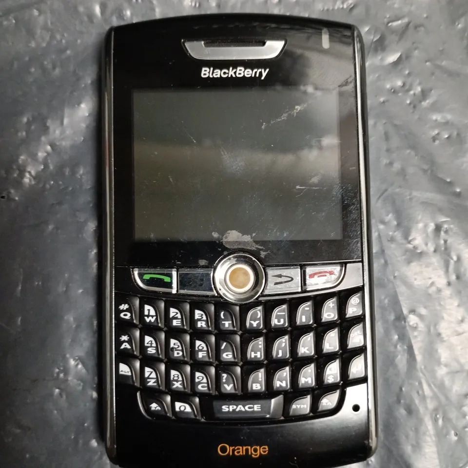 BLACKBERRY 8820 MOBILE PHONE