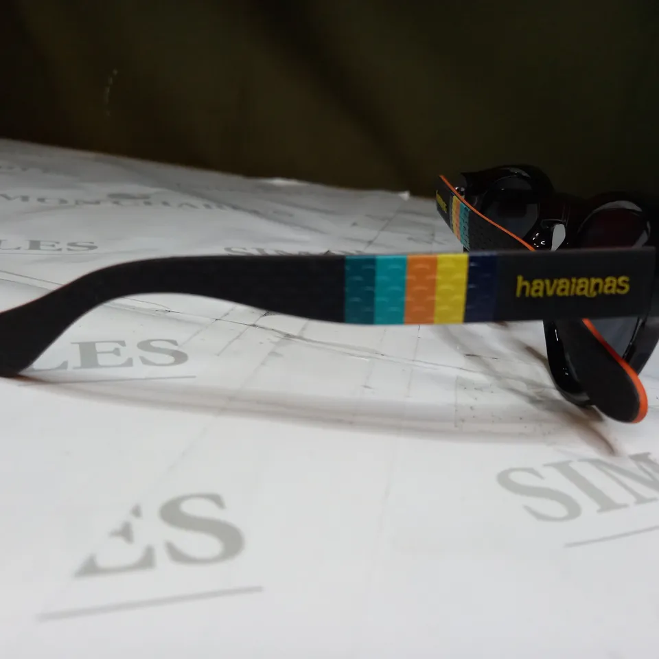 HAVAIANAS UNISEX BLACK STRIPED SUNGLASSES