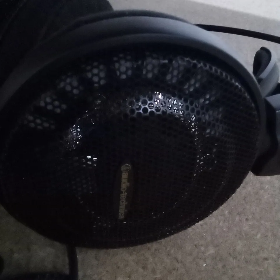BOXED AUDIO TECHNICA AIR DYNAMIC HEADPHONES - BLACK 