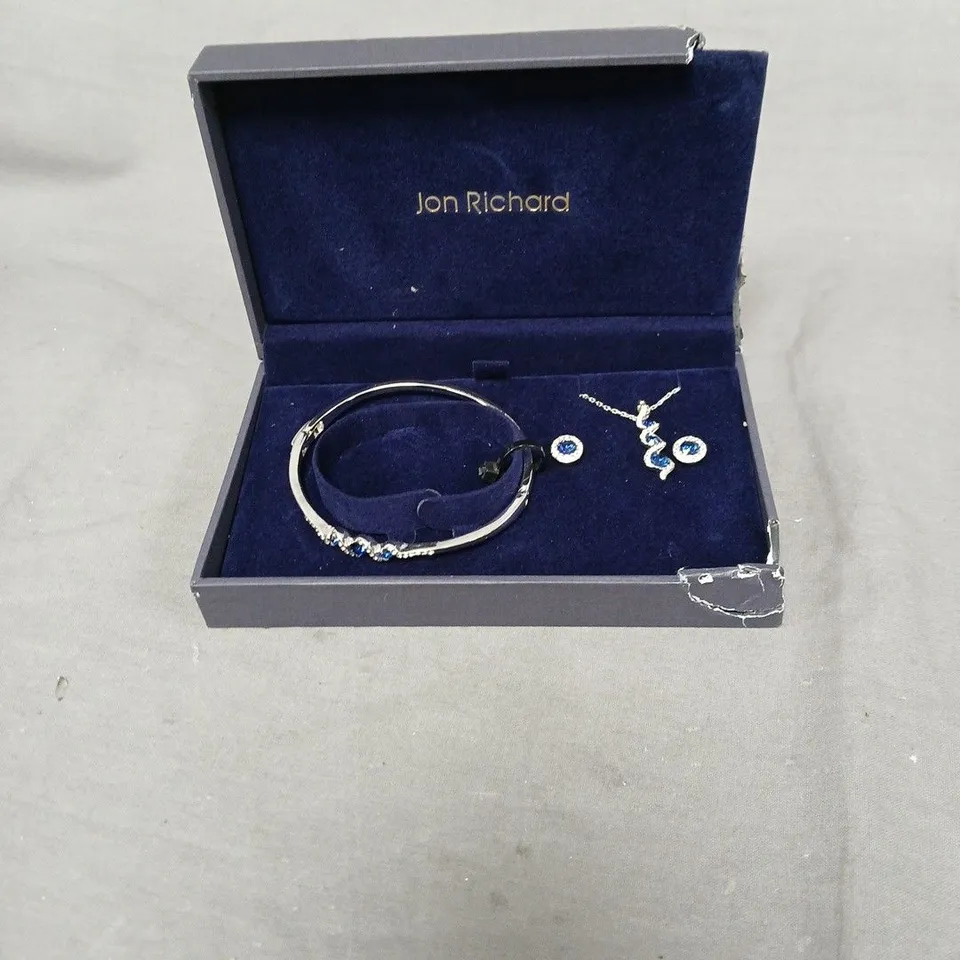 JON RICHARD SAPPHIRE AND TWIST SET. BRACELET, NECKLACE AND EARRINGS