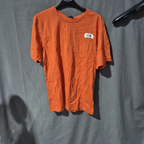 THE NORTH FACE ORANGE T‑SHIRT – REGULAR FIT, UK SMALL, MEN'S GRAPHIC TEE