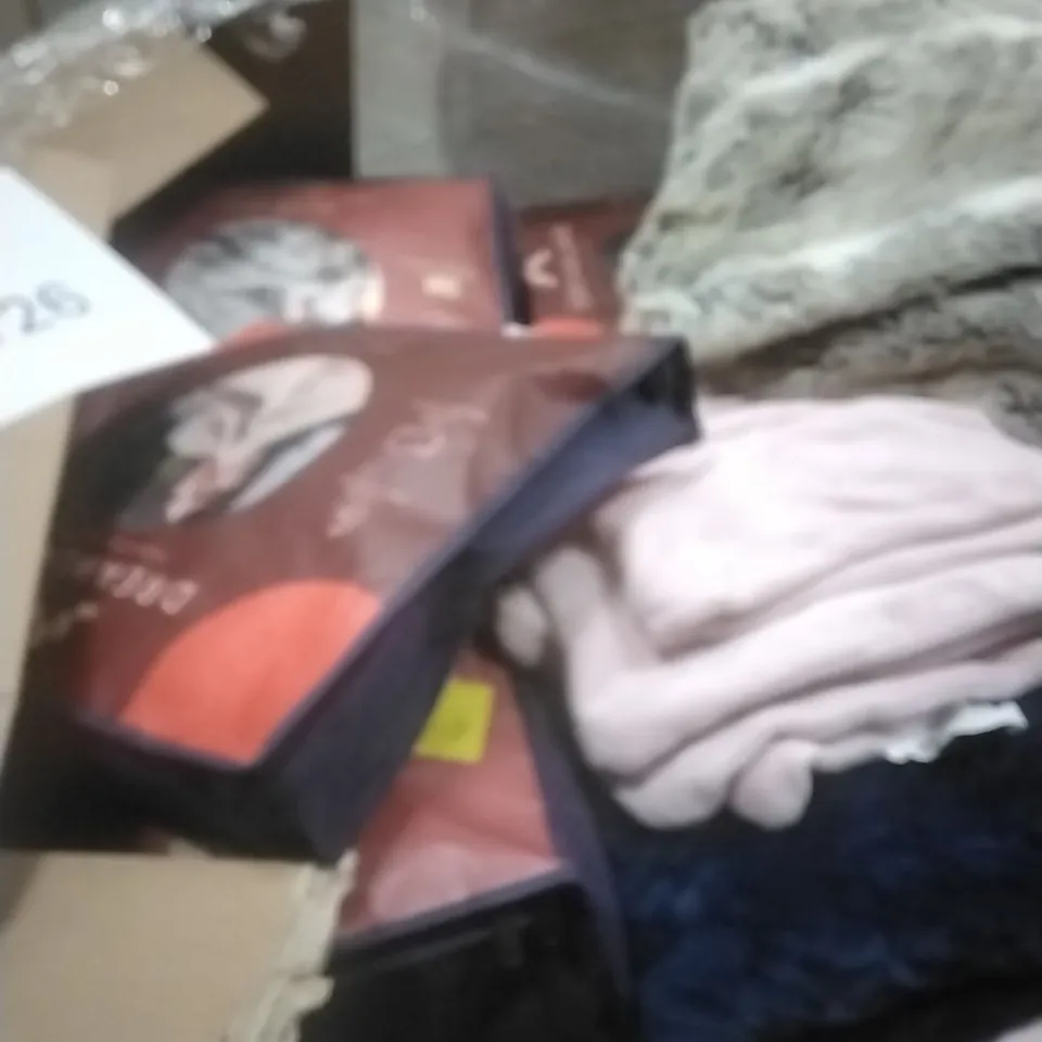PALLET TO CONTAIN LARGE QUANTITY OF BEDDING ITEMS TO INCLUDE; WARMING THROW, MULTI PURPOSE HEAT PAD