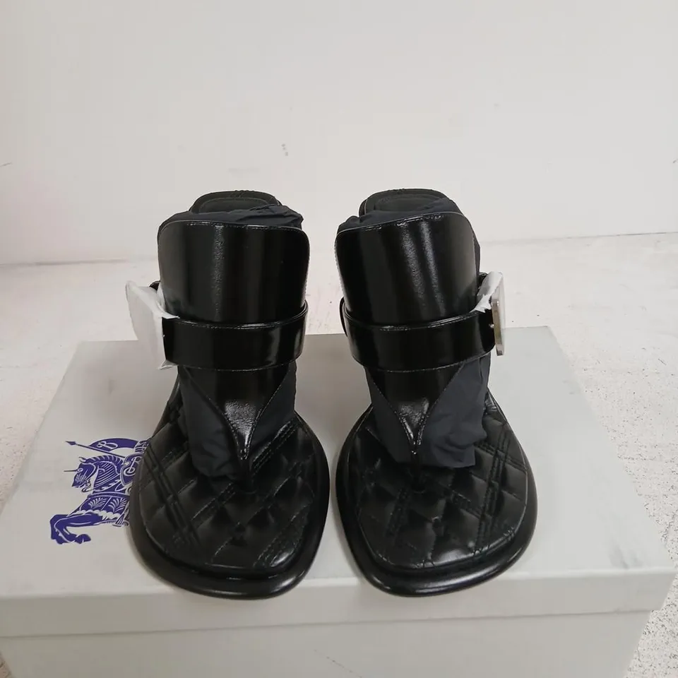 BURBERRY BLACK LEATHER SANDALS – QUILTED UPPER, UK 4 (EU 37)