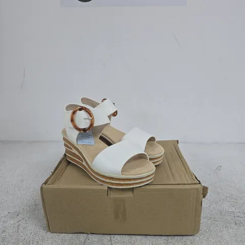 PAVERS WOMENβS WHITE WEDGE SANDALS β UK 6 (EU 39)