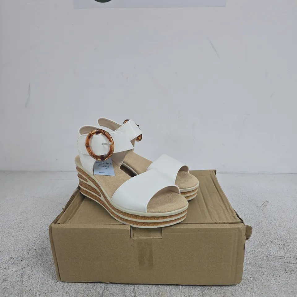 PAVERS WOMEN’S WHITE WEDGE SANDALS – UK 6 (EU 39)