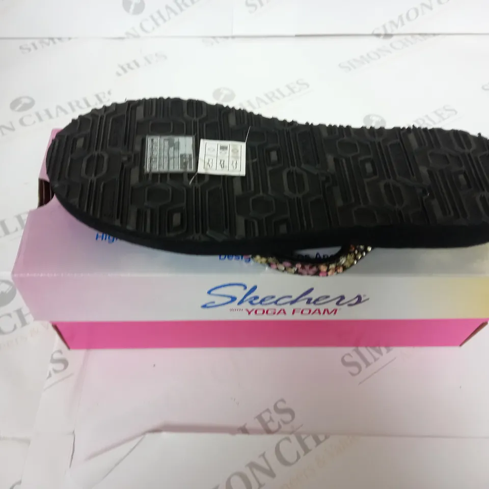 SKECHERS YOGA FOAM SANDALS BLACK AND FLORAL SIZE 7
