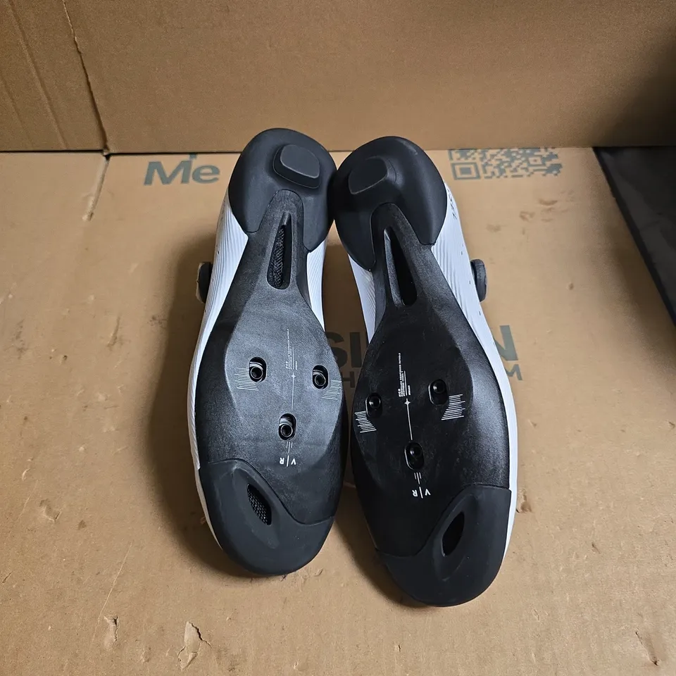 VAN RYSEL ROAD CYCLING SHOES - UK SIZE 8 