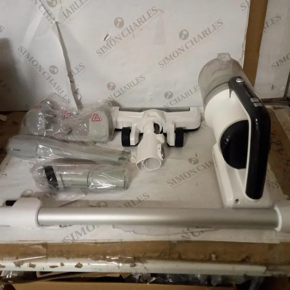 AMAZON BASICS 2 IN 1 CORDLESS VACUUM CLEANER 150W 0.7L WHITE AND BLACK