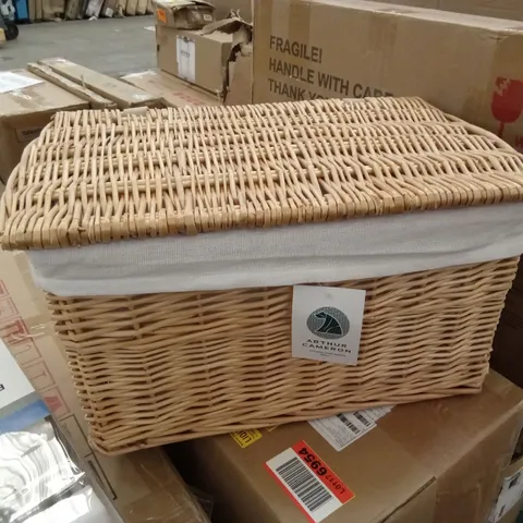 BOXED RECTANGULAR WICKER STORAGE BASKET WITH LID AND REMOVABLE LINING (1 BOX)