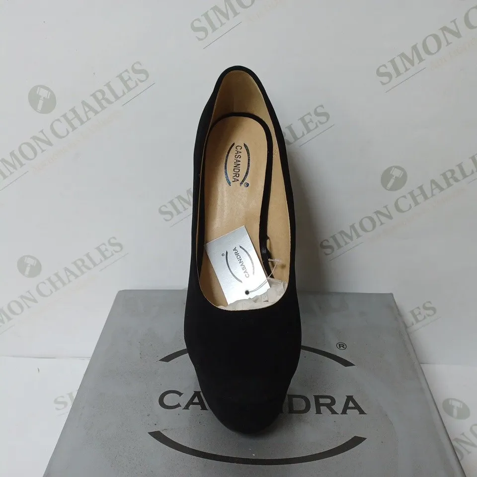 BOXED PAIR OF CASANDRA HEELED PLATFORM SHOES IN BLACK SUEDE SIZE 6 