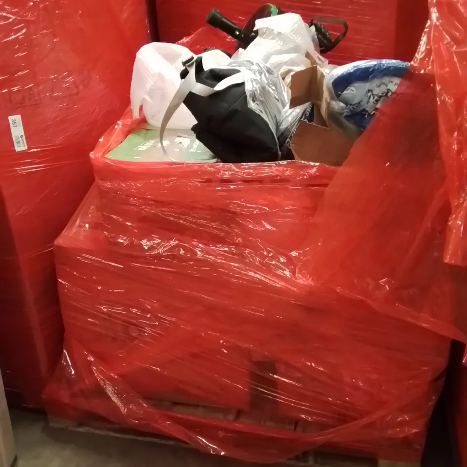 PALLET OF ASSORTED HOUSEHOLD GOODS AND PRODUCTS TO INCLUDE;GYM BAG,CYCLING MACHINE 