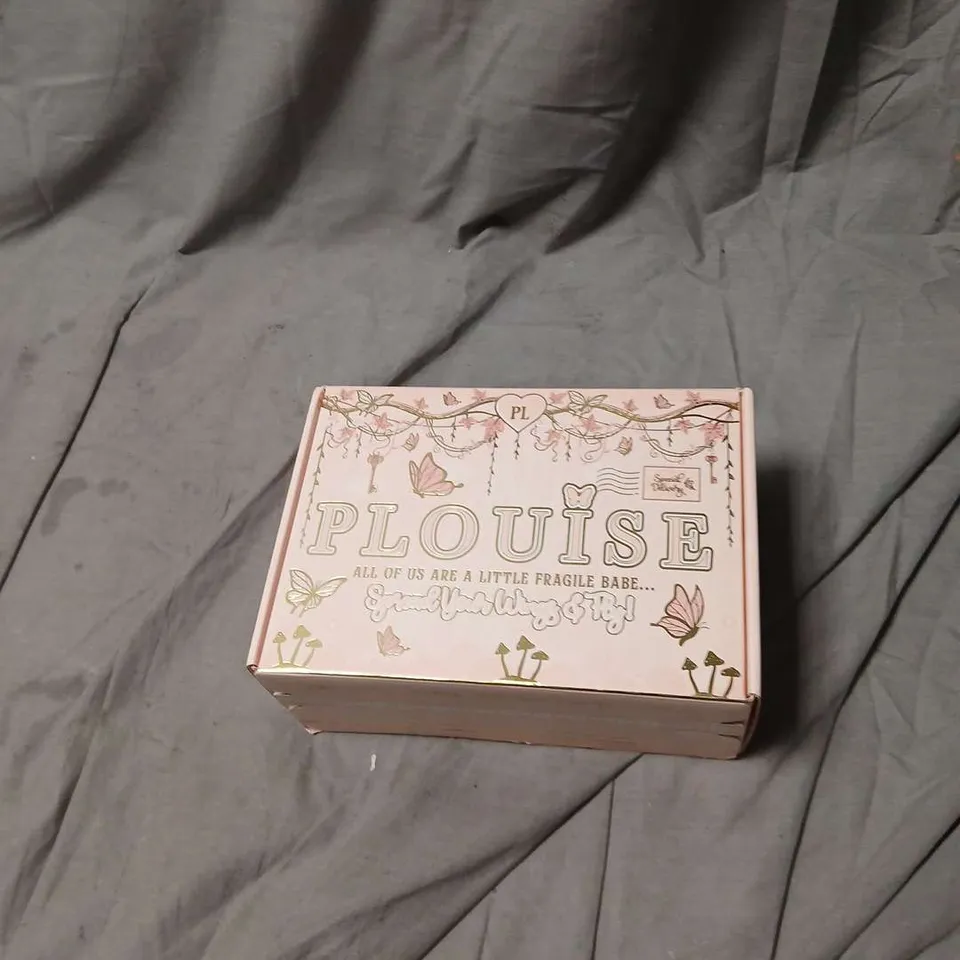PLOUISE MAKE-UP BOX – PINK PACKAGING WITH BUTTERFLY DESIGN