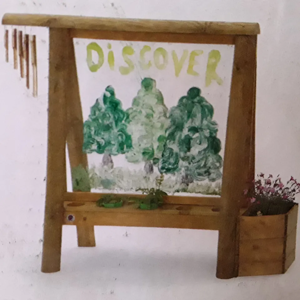 PLUM DISCOVERY EASEL (2 BOXES)