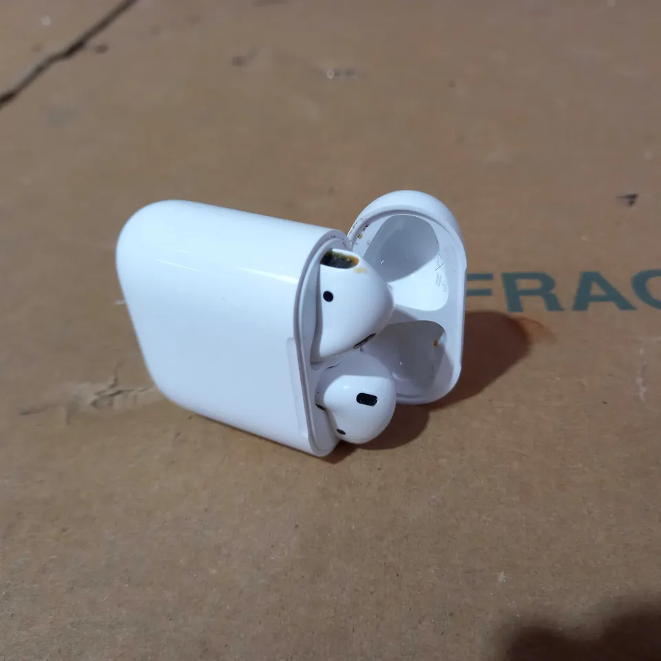 APPLE AIRPODS 2ND GENERATION WITH CHARGING CASE
