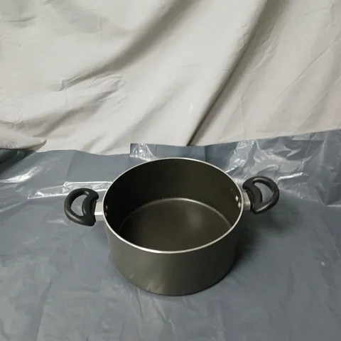 STAINLESS STEEL SAUCEPAN WITH TWIN SIDE HANDLES