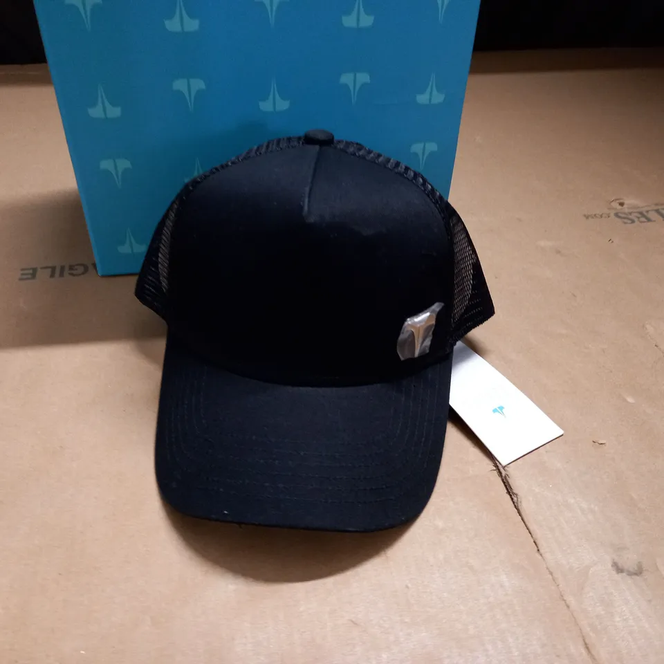 BOXED TWINZZ COTTON METAL T TRUCKER CAP