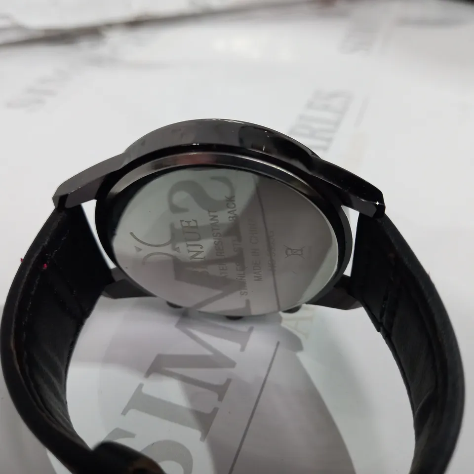 BOXED SENJUE MANCHESTER UNITED BLACK DAIL WATCH WITH LEATHER STRAP