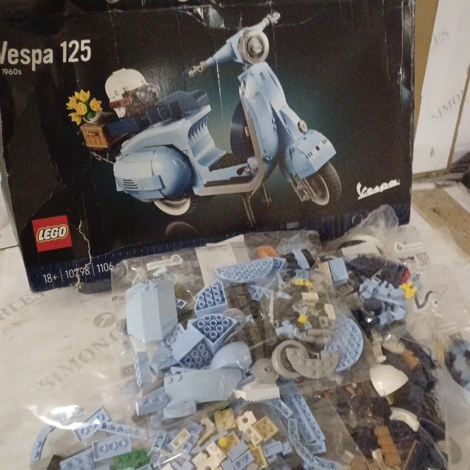 LEGO VESPA 125 SCOOTER MODEL (SET 10298) RRP £79.99