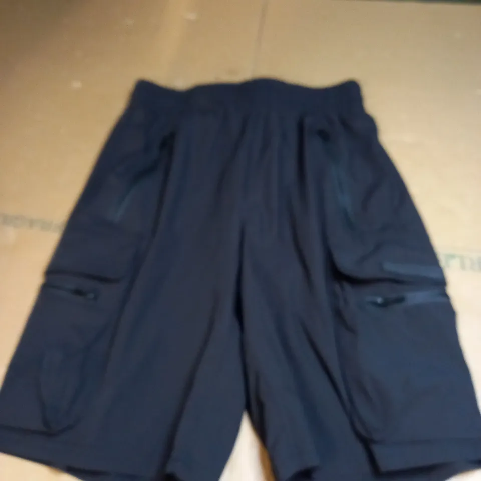 BLACK BOOHOO GYM SHORTS SIZE XS