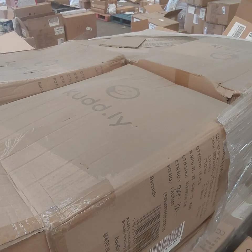 PALLET CONTAINING A VERY LARGE QUANTITY OF KUDD.LY HOODIE BLANKETS