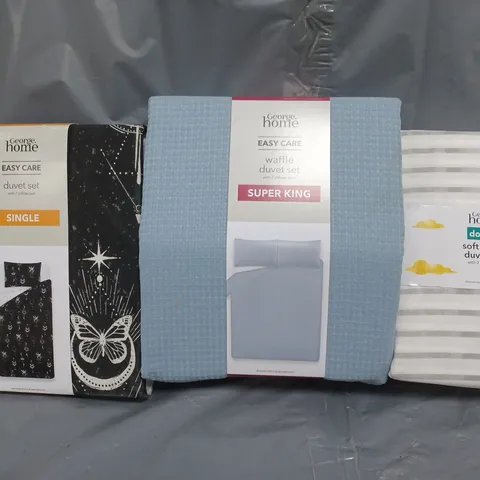 BOX OF APPROXIMATELY 15 ASSORTED HOUSEHOLD ITEMS TO INCLUDE SOFT TOUCH DOUBLE DUVET SET, SUPER KING WAFFLE DUVET SET, ETC - COLLECTION ONLY