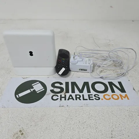 APPROXIMATELY 15 ASSORTED ELECTRICAL PRODUCTS TO INCLUDE PLUGS, WIFI HUBS AND CABLES