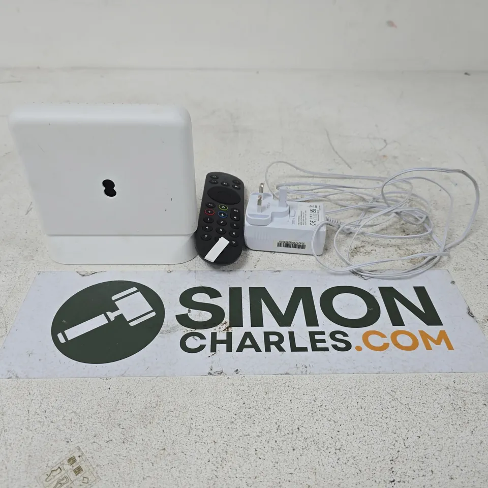 APPROXIMATELY 15 ASSORTED ELECTRICAL PRODUCTS TO INCLUDE PLUGS, WIFI HUBS AND CABLES