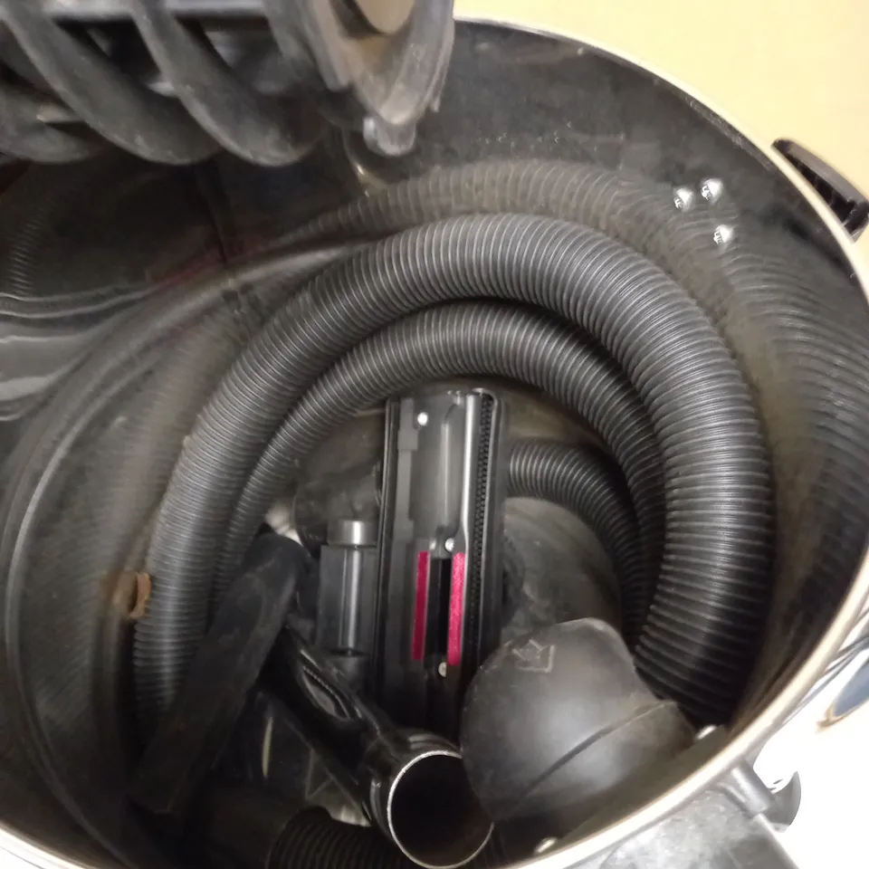 VACMASTER WET AND DRY VACUUM CLEANER 